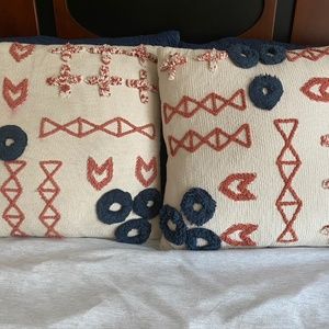 decorative bed pillows